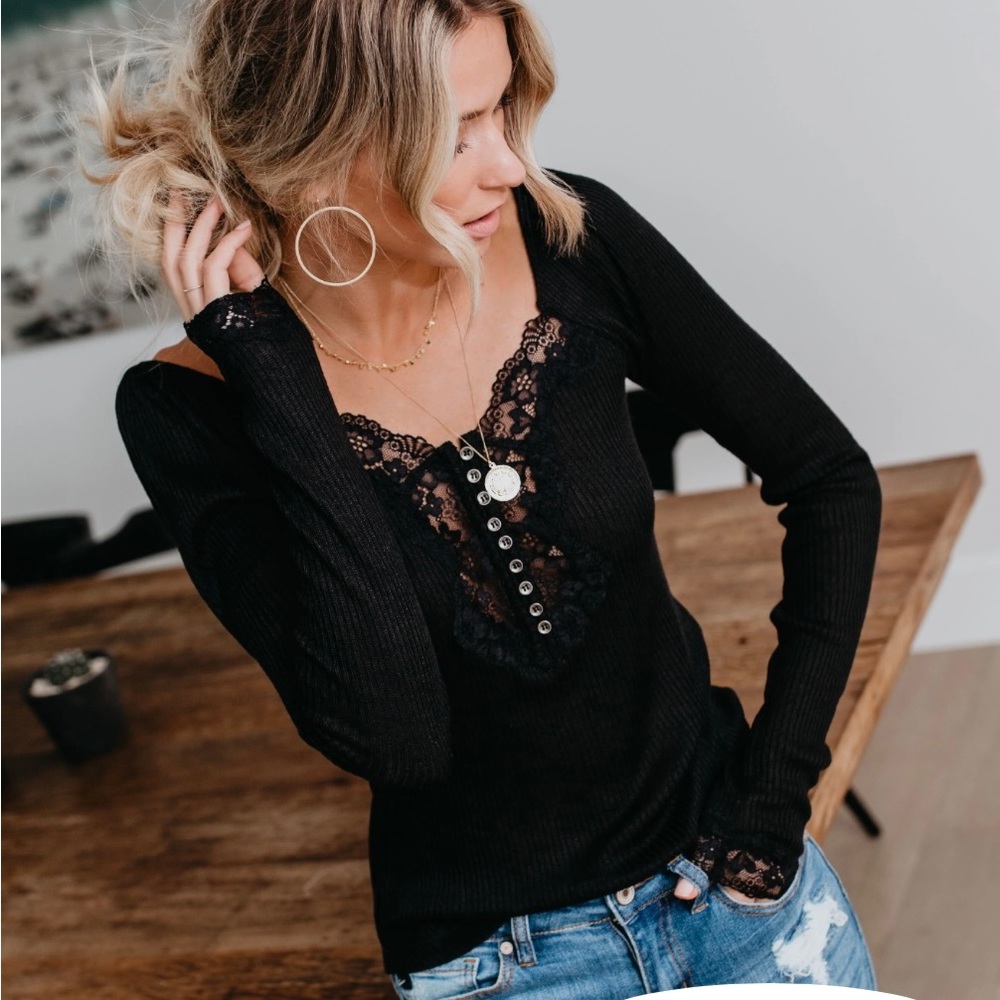 Vici size small Henley. Never worn but tags are off.